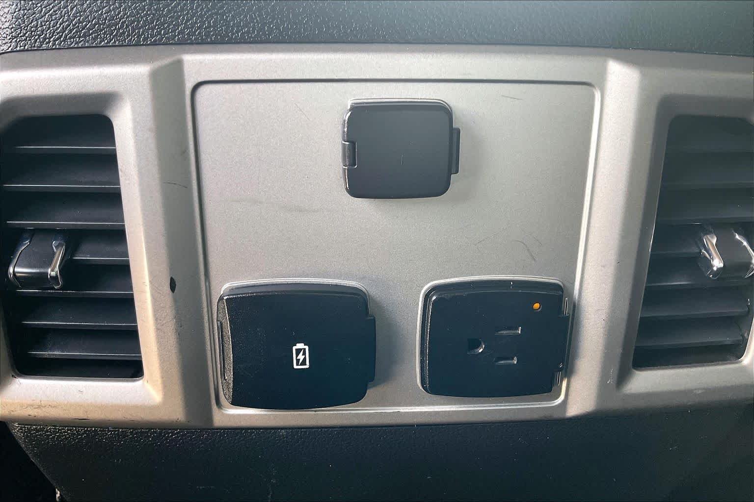 Used 2019 Magnetic Metallic Ford LARIAT image 30