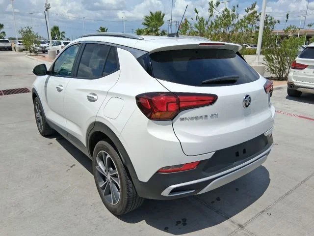 Used 2022 White Buick Select image 4