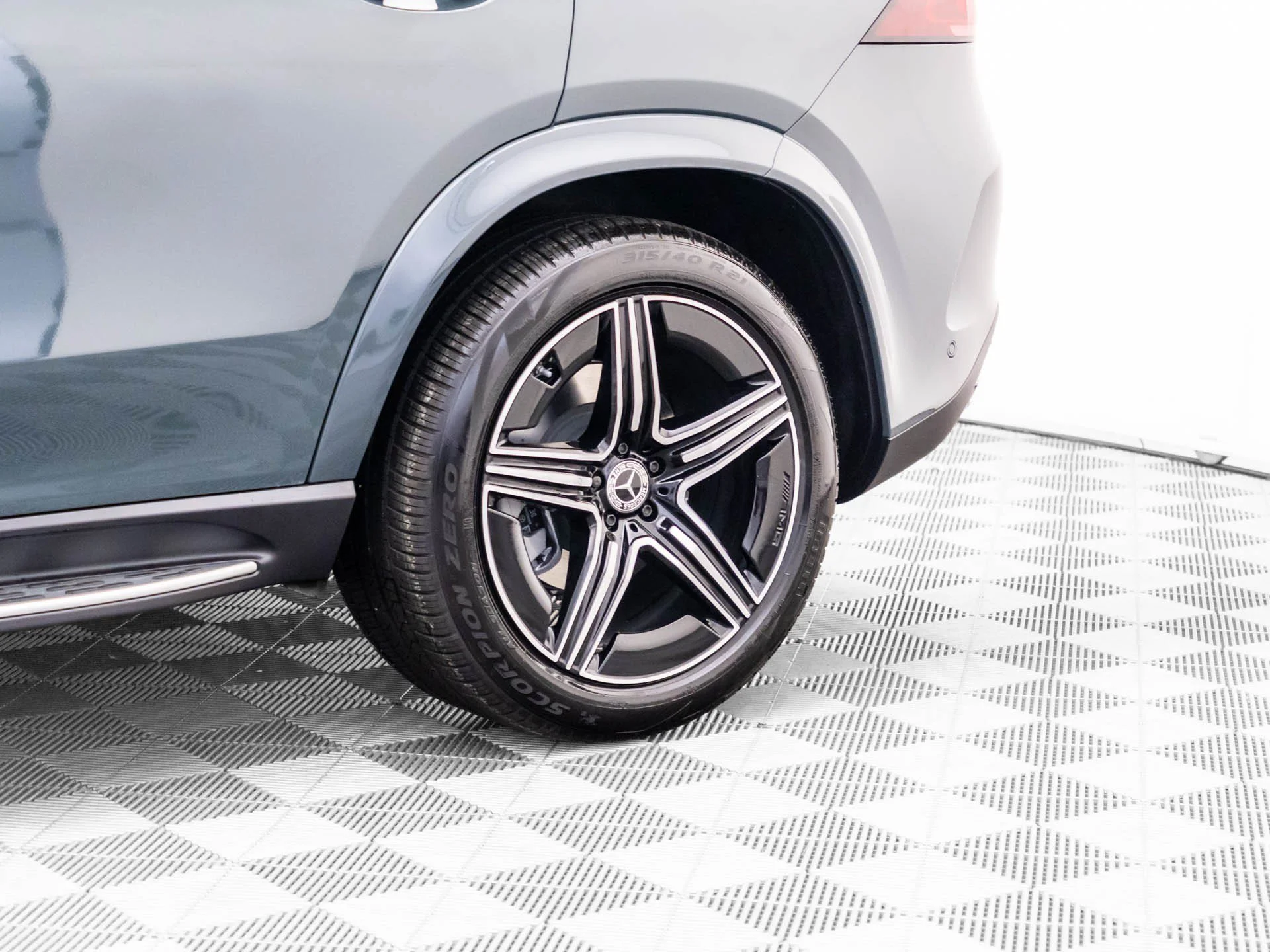 New 2027 Green Mercedes-Benz GLE 450 image 38