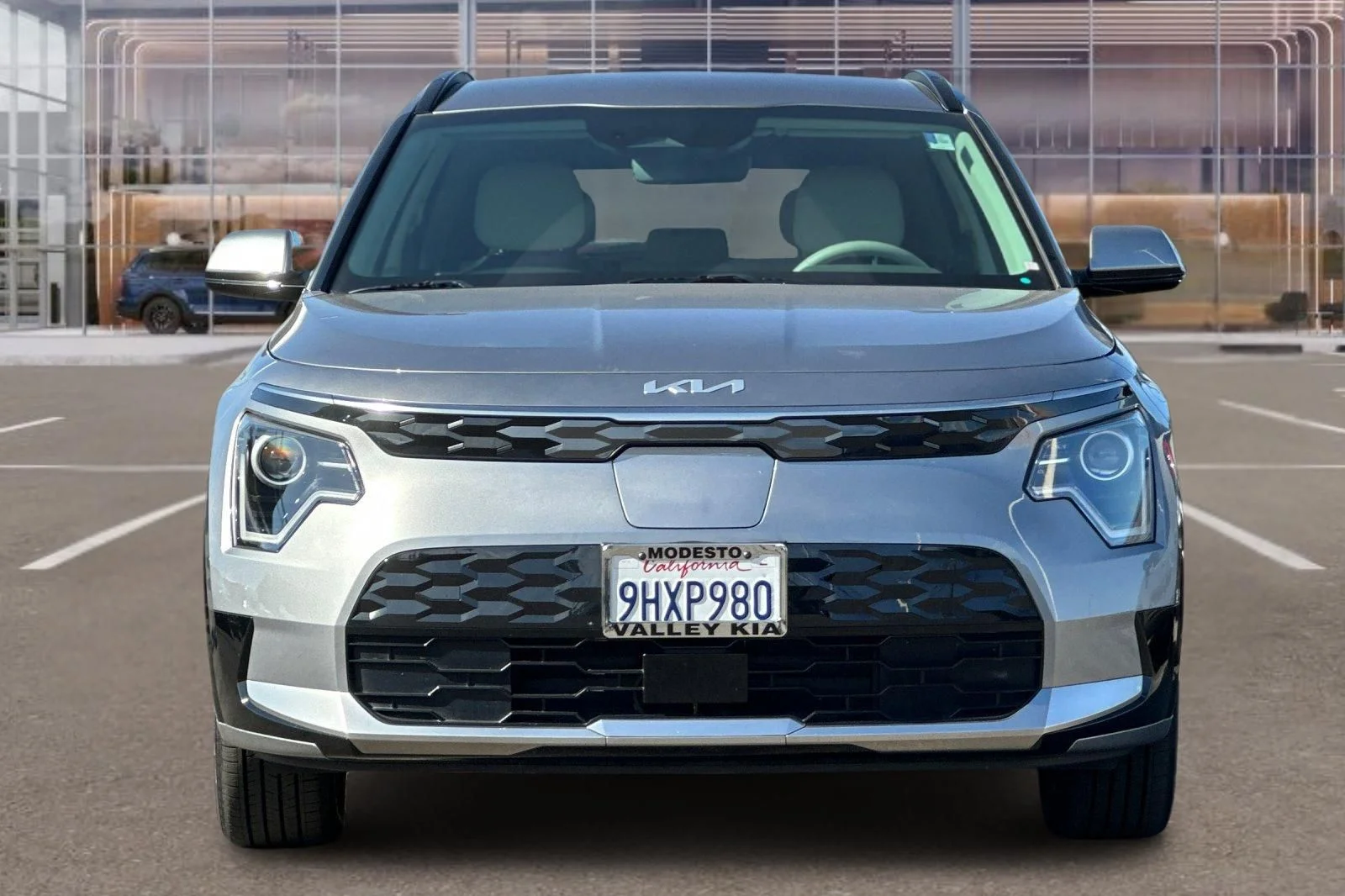 Used 2023 Steel Gray Kia Wind image 6