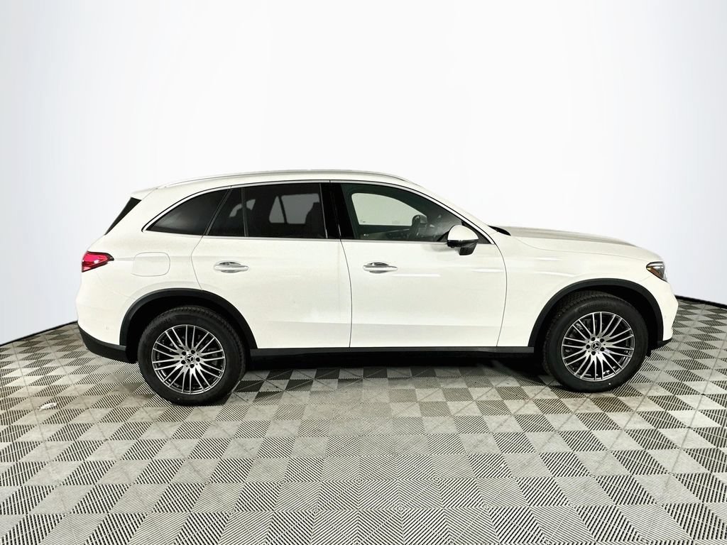 New 2026 Polar White Mercedes-Benz GLC 300 image 42