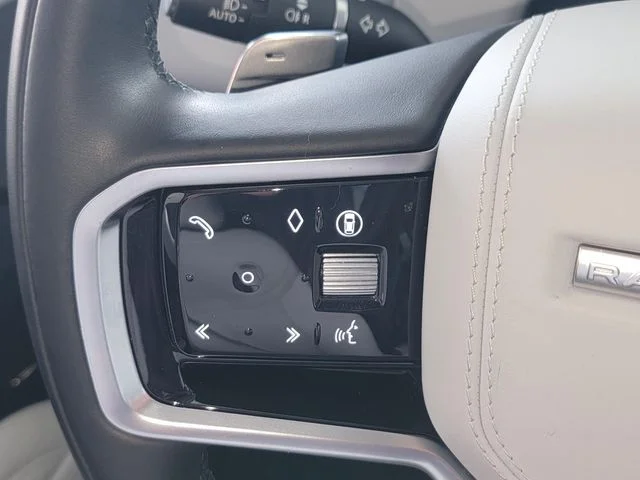Used 2024  Land Rover SE image 18