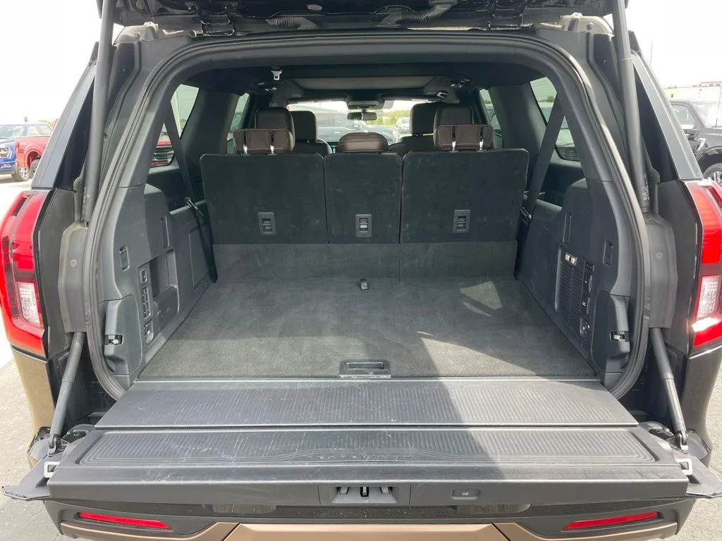 Used 2025 Black Metallic Ford King Ranch image 41