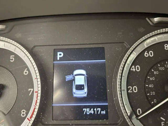 Used 2021 Gray Hyundai SE image 20