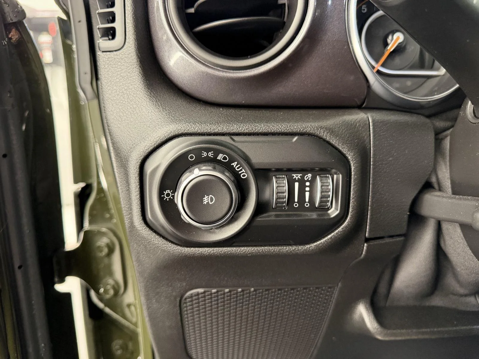 Used 2021 Sarge Green Clearcoat Jeep Unlimited Sport Altitude image 17
