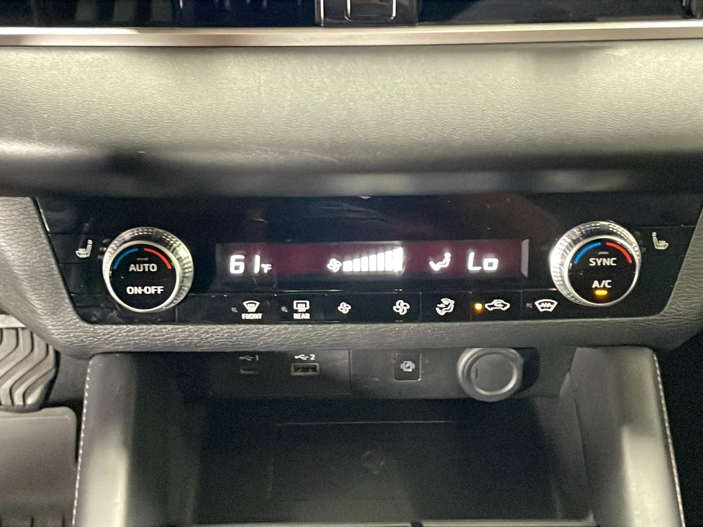 Used 2024 Red Mitsubishi SE image 21