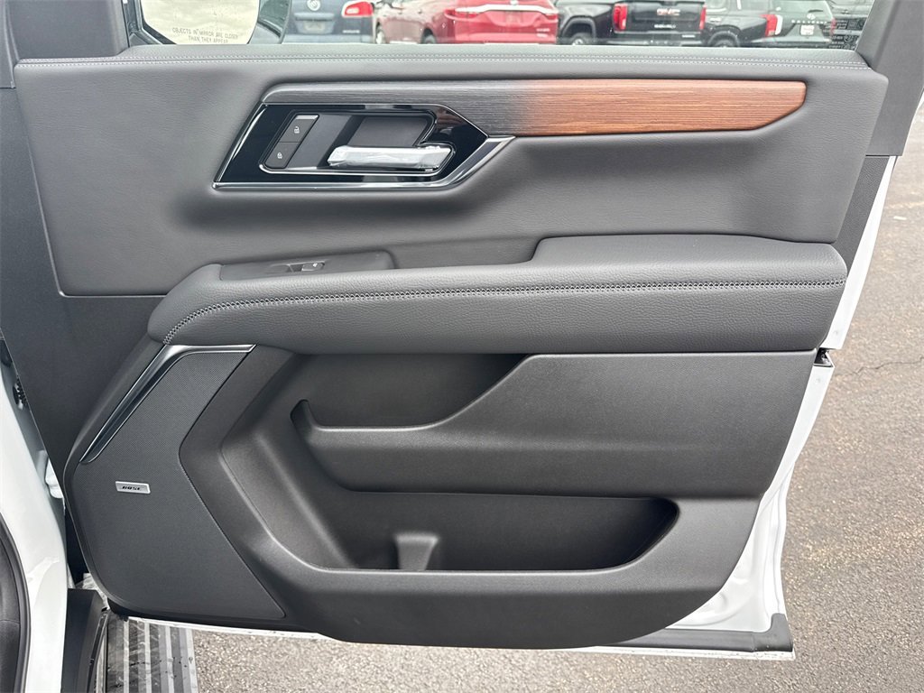 2026 GMC YUKON XL - Image 38