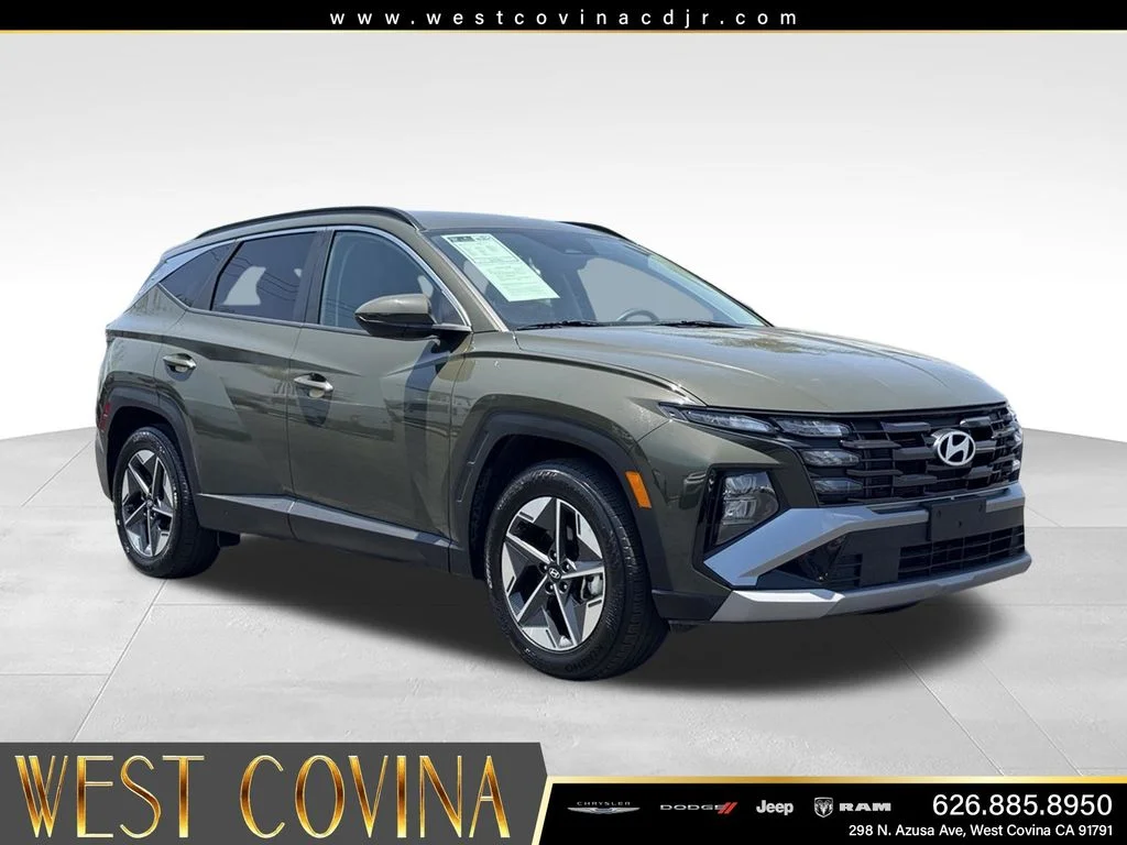 Used 2025 Green Hyundai SEL image 1