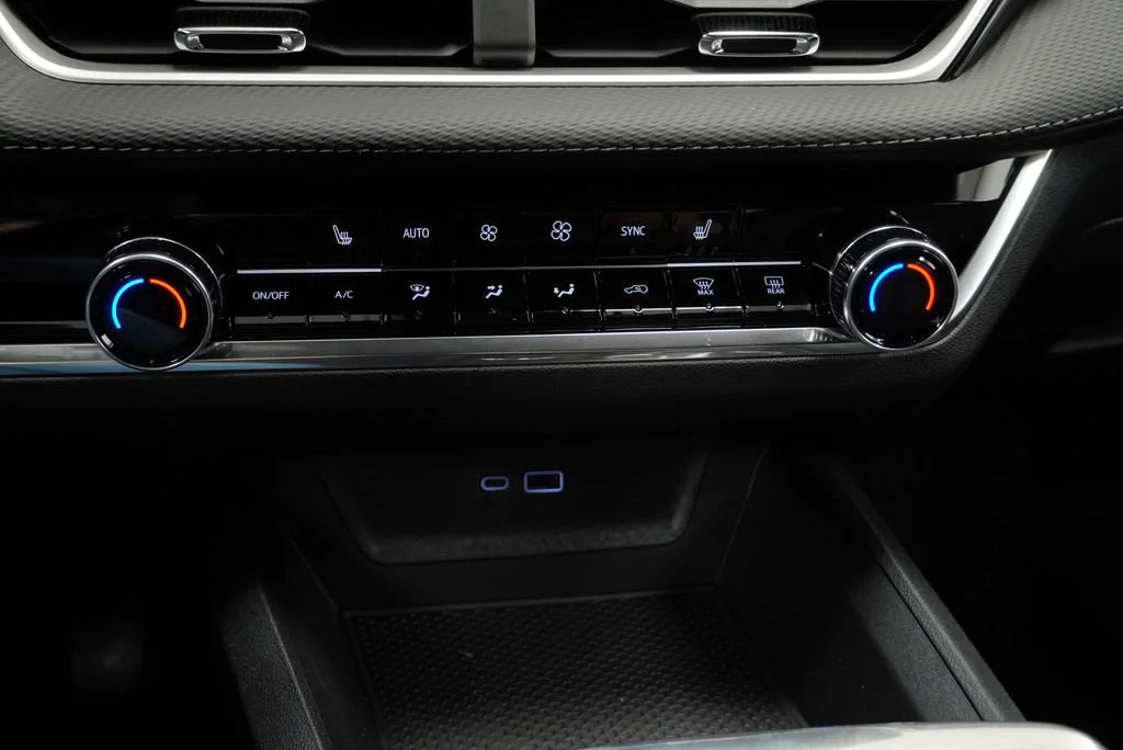 New 2027 Mosaic Black Metallic Chevrolet LT image 18