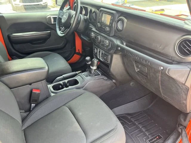 Used 2019  Jeep Sport S image 15