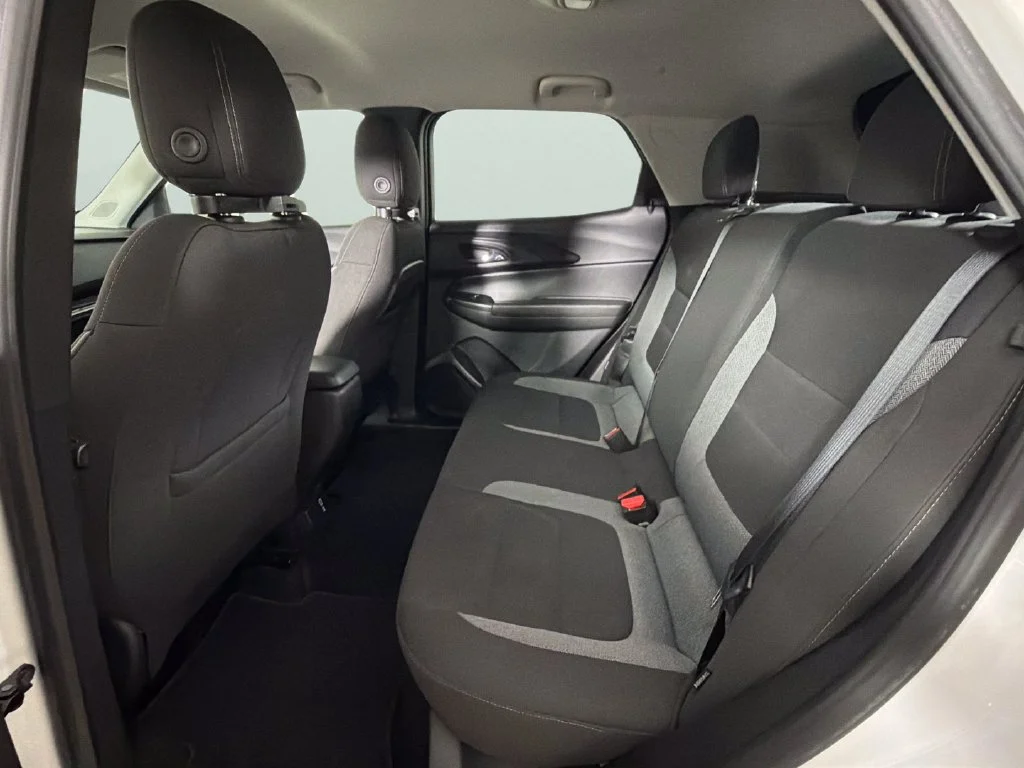 Used 2021 SUMMIT WHITE Chevrolet LT image 27