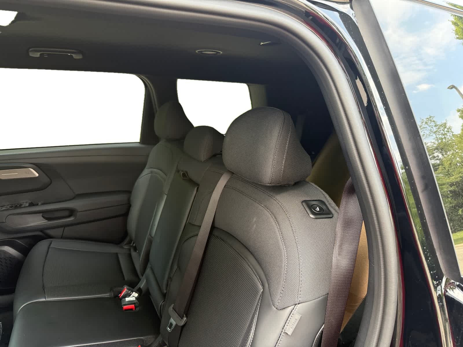 New 2027 Ebony Black Kia LX image 22