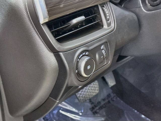 Used 2019 Alloy Metallic Buick Essence image 10
