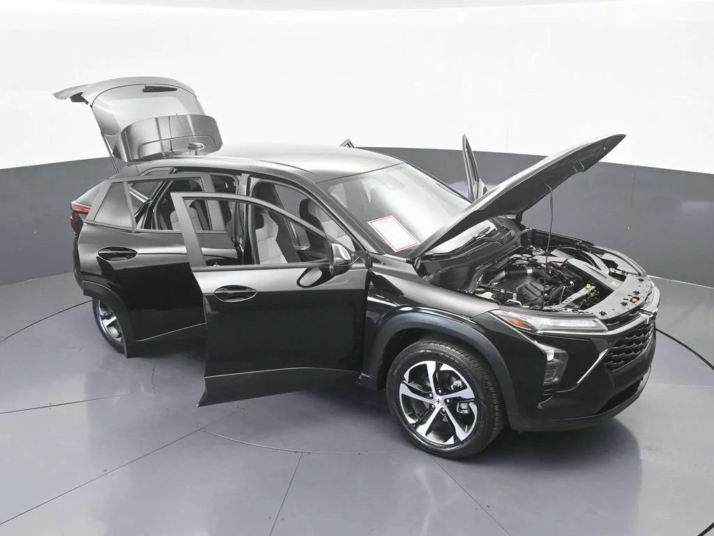 Used 2025 Mosaic Black Metallic Chevrolet 1RS image 65