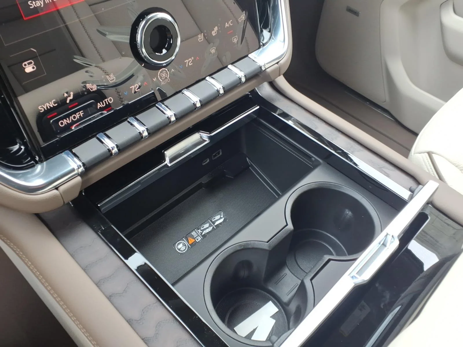 2026 GMC Yukon XL Denali - Photo 13