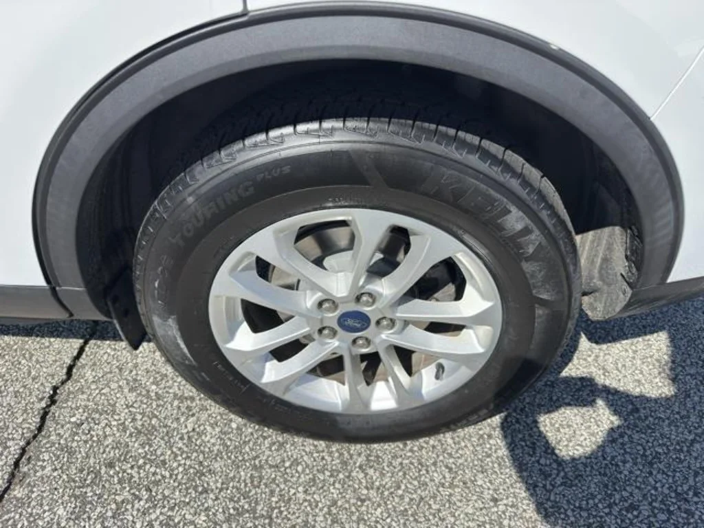 Certified Used 2020 Oxford White Ford SE image 31