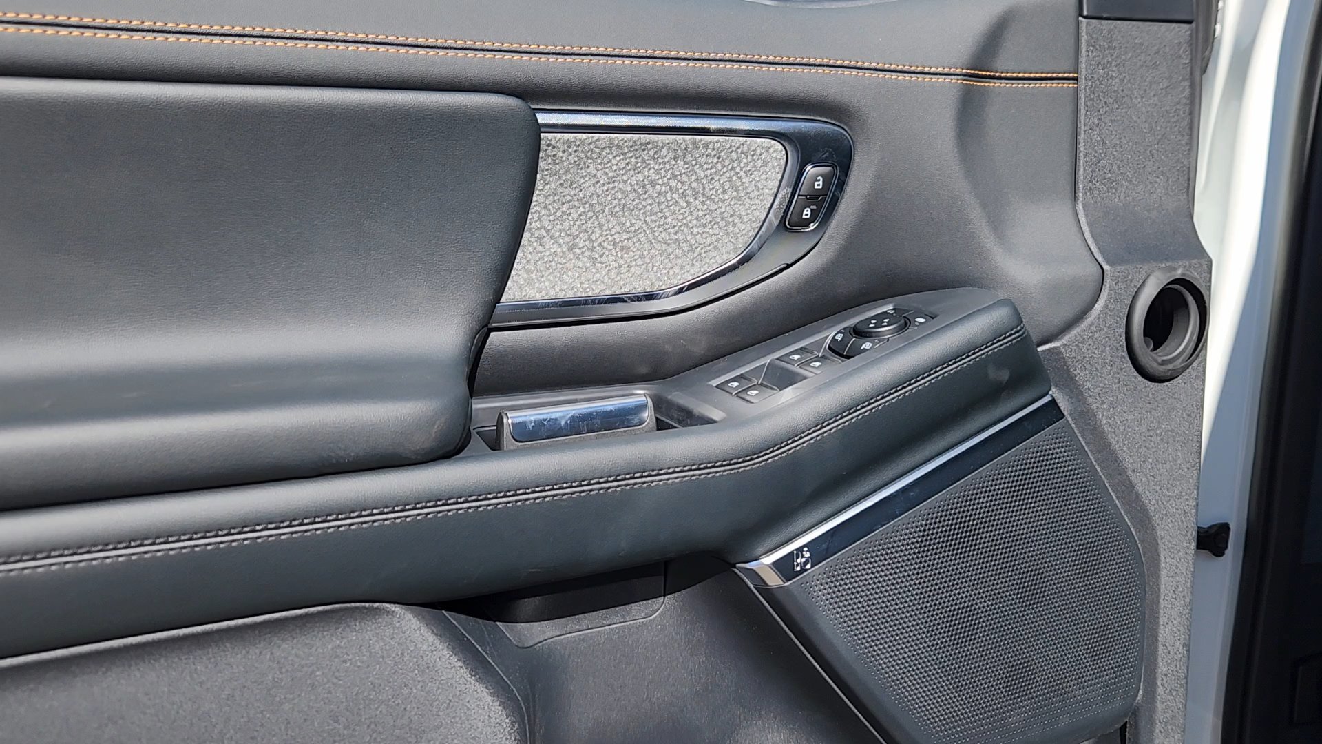 New 2027 Star White Metallic Tri-Coat Ford Tremor image 25