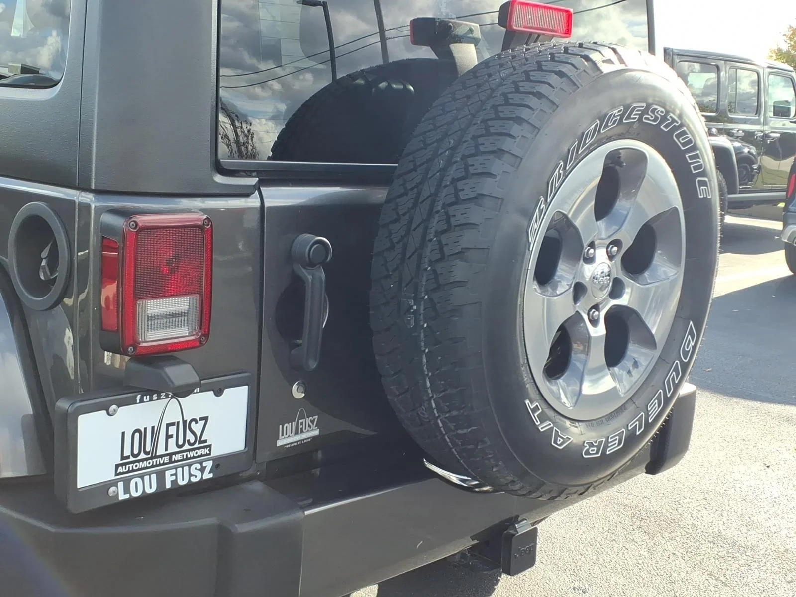 Used 2017 Granite Crystal Metallic Clearcoat Jeep Sahara image 33