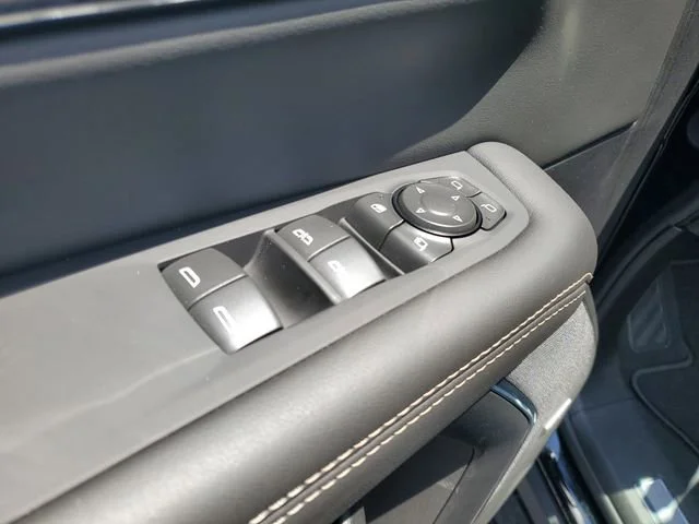 New 2026 Onyx Black GMC Elevation image 9