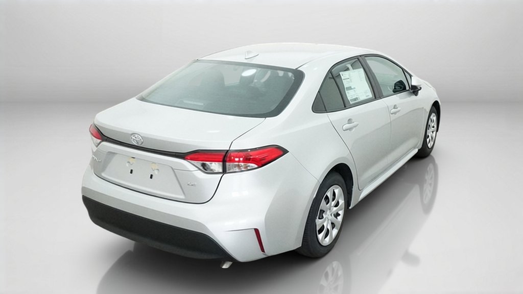New 2027 Classic Silver Metallic Toyota LE image 41