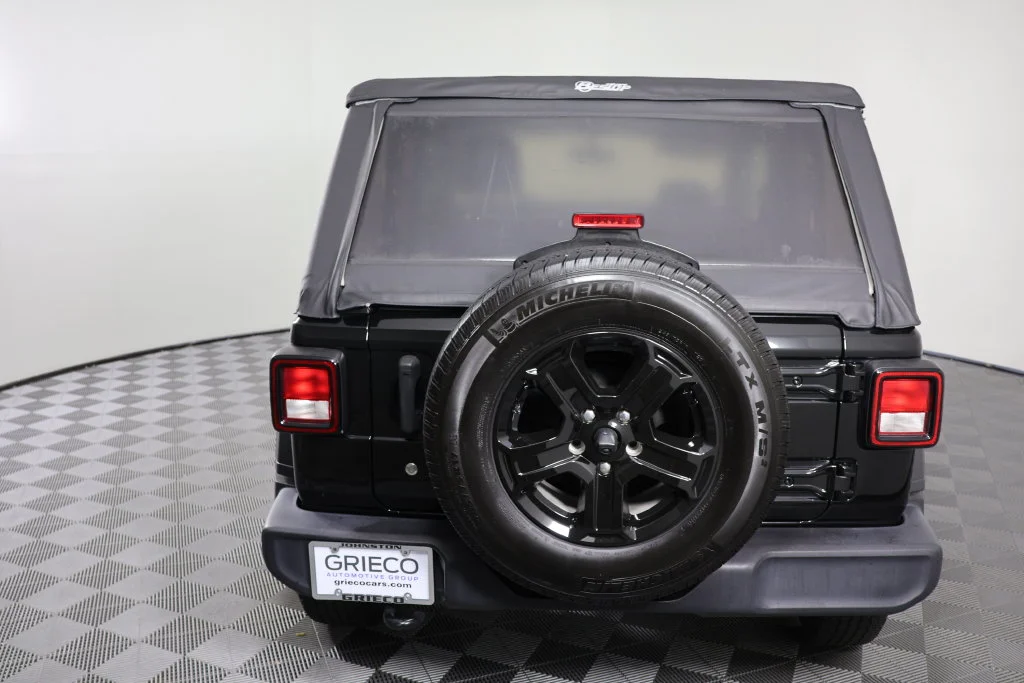 Used 2020 Black Clearcoat Jeep Sport S image 7