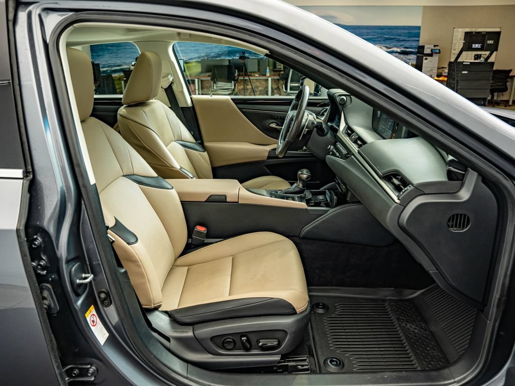 Used 2019 Gray Pearl Lexus 350 image 37