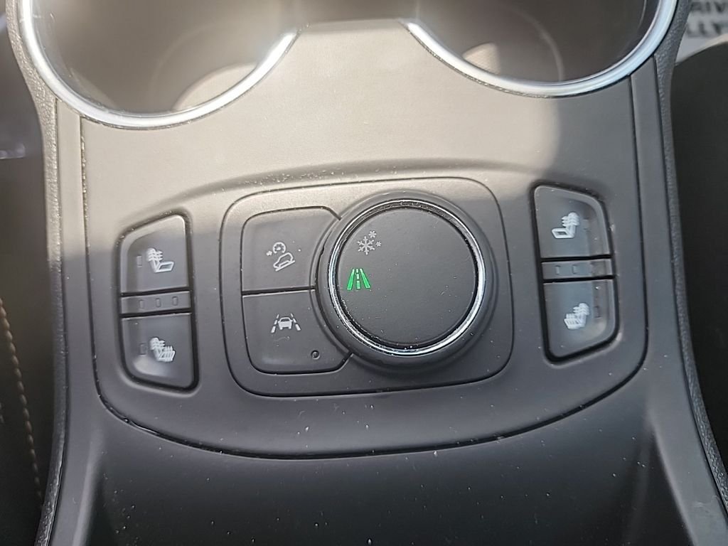 Used 2020 Black GMC SLE image 17