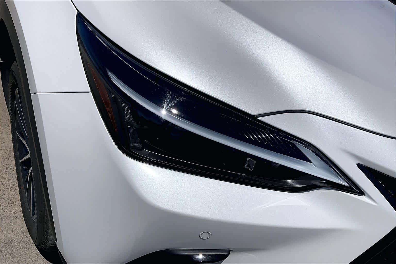 Used 2025 Eminent White Pearl Lexus Premium image 26