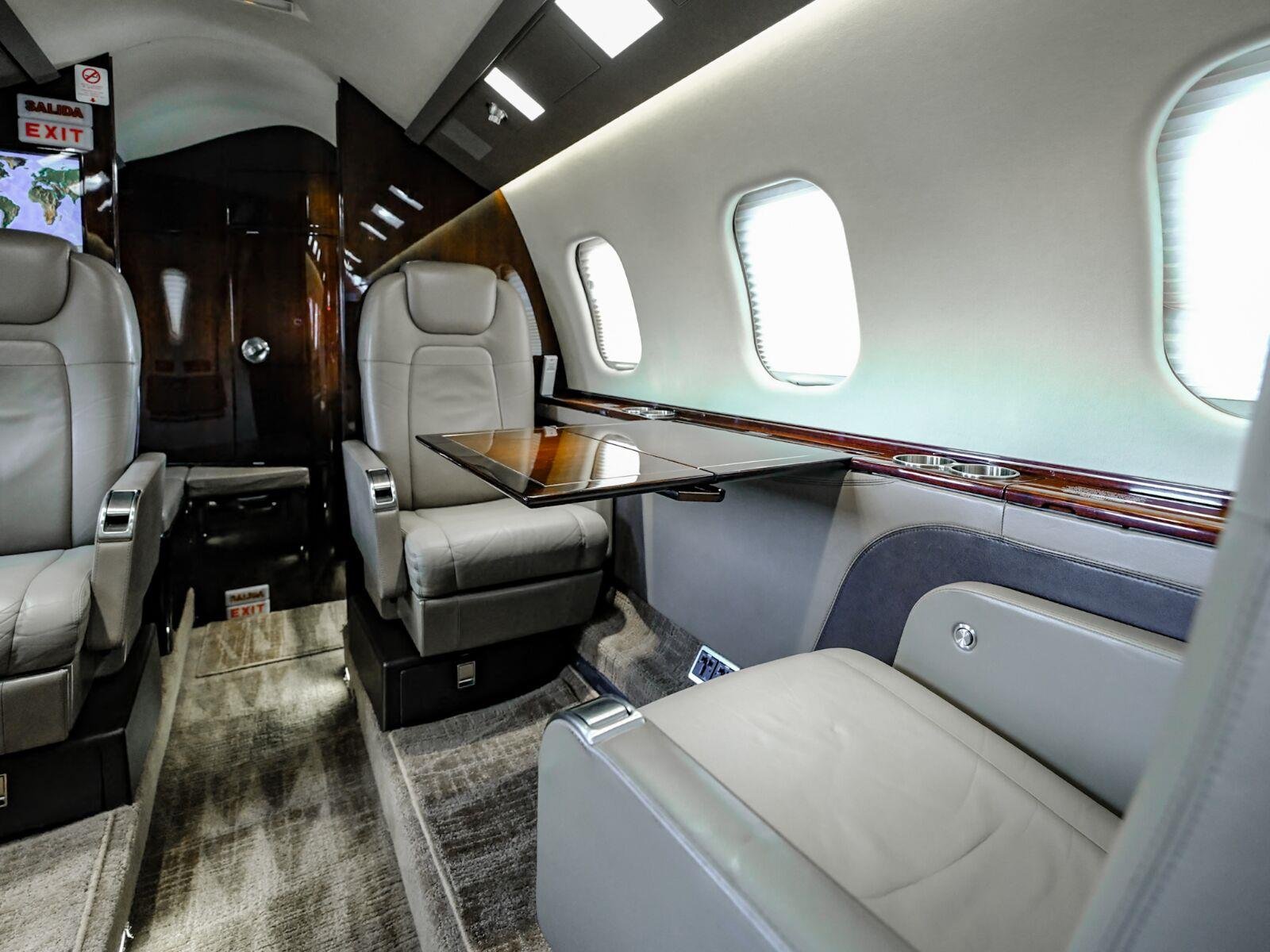 Used 2011 White LEARJET XR image 10