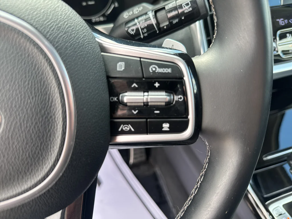 Used 2021 Everlasting Silver Kia SX Prestige image 23