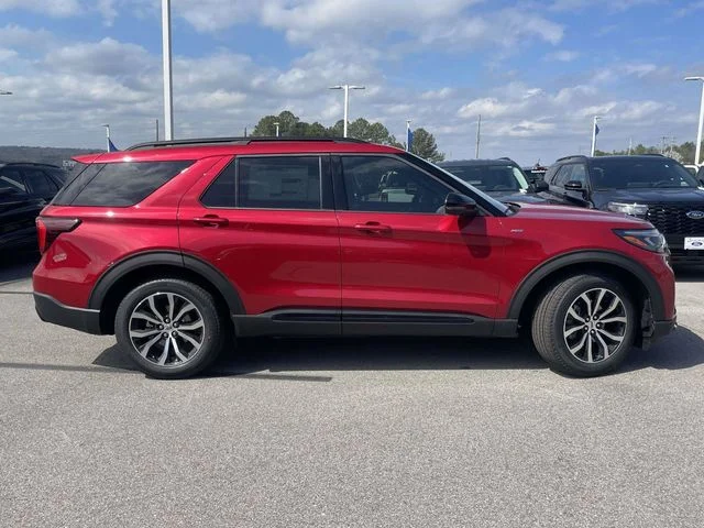 New 2026 Rapid Red Metallic Tinted Clearcoat Ford ST-Line image 2