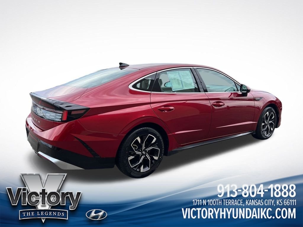 Used 2024 Red Hyundai SEL image 5
