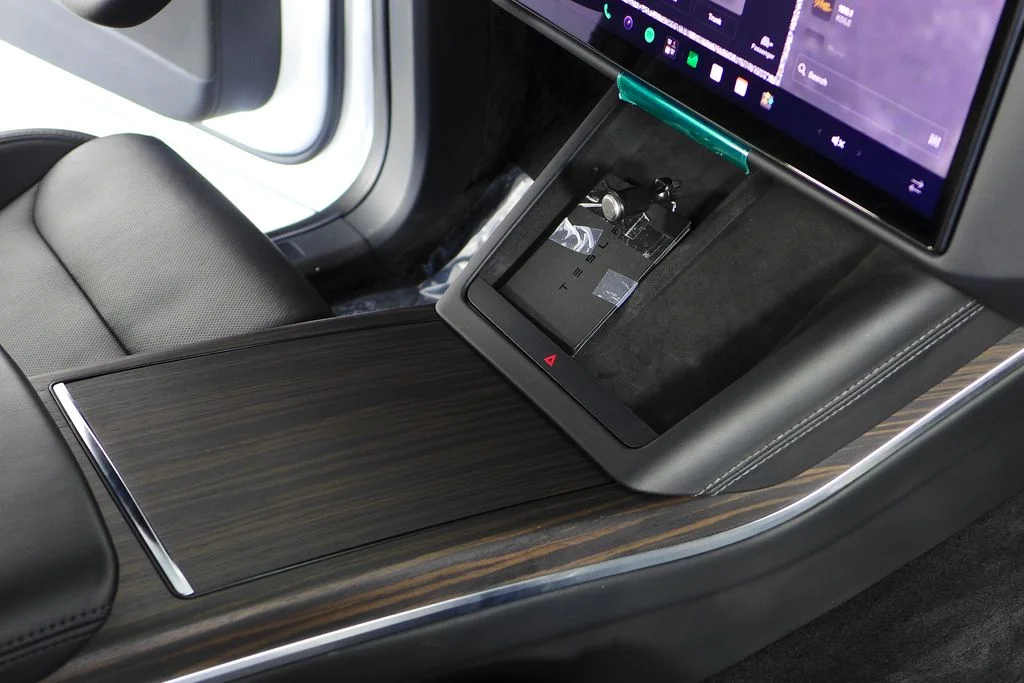 Used 2024  Tesla Base image 15