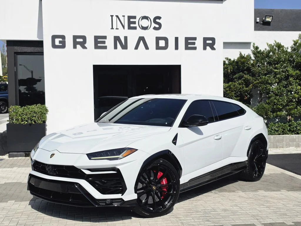 Used 2022 Bianco Icarus Metallic Lamborghini Base image 2