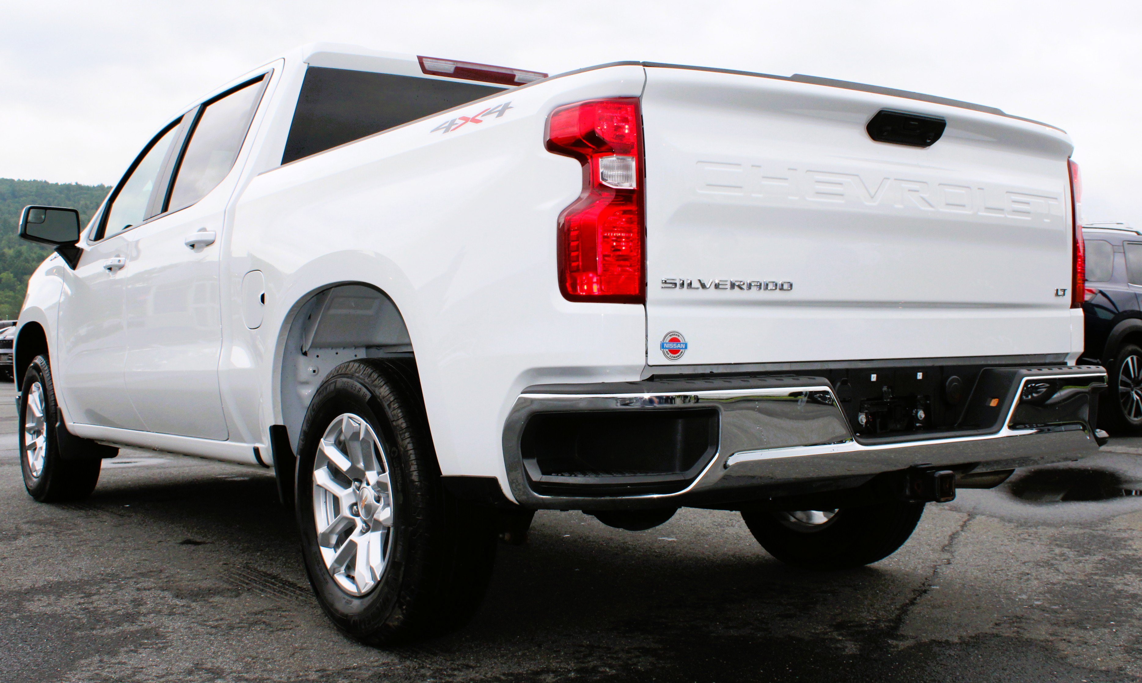 Used 2025 Summit White Chevrolet LT image 11