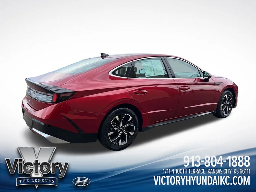 Used 2024 Red Hyundai SEL image 5