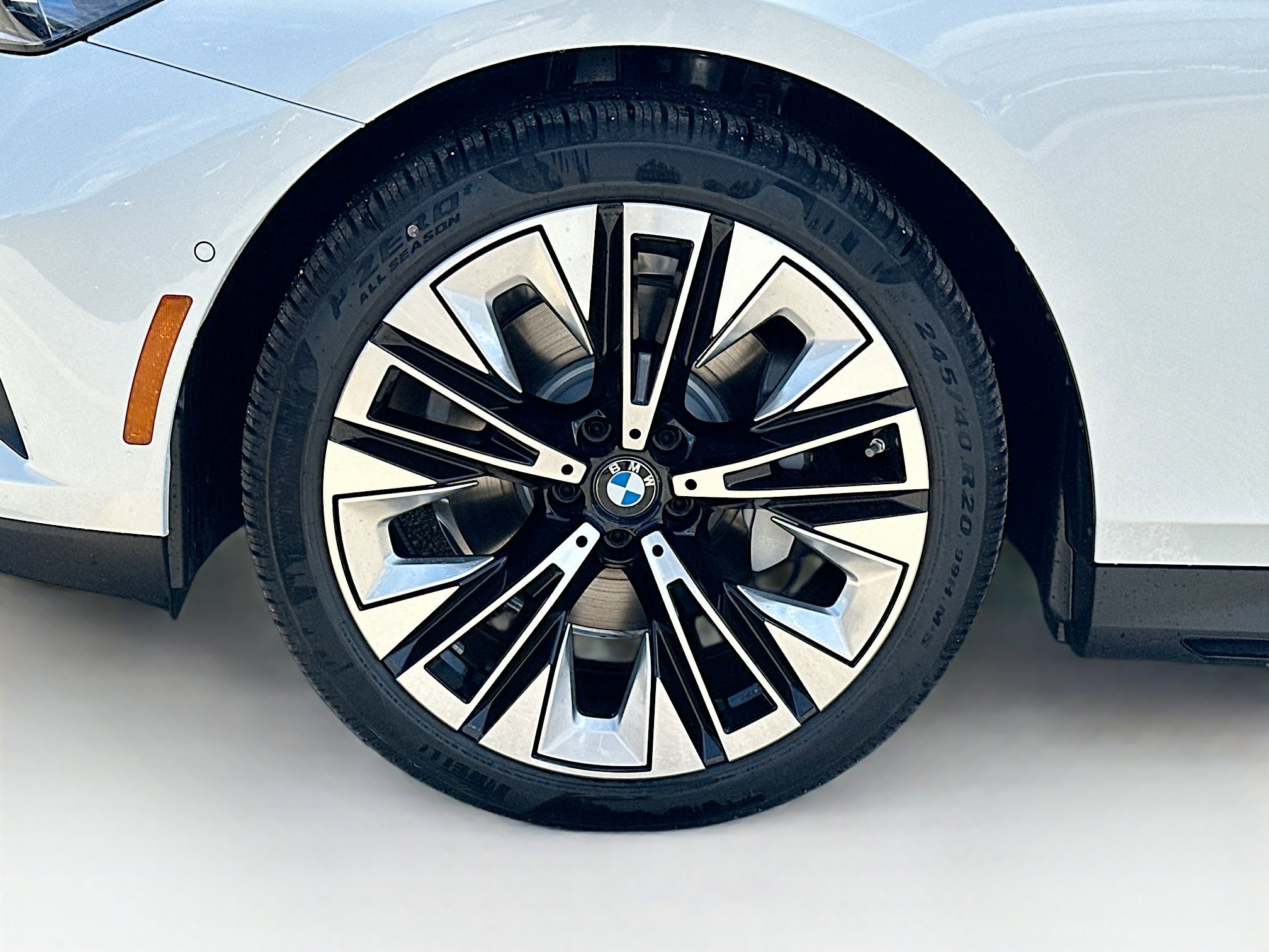 New 2026 Mineral White Metallic BMW 530i image 24