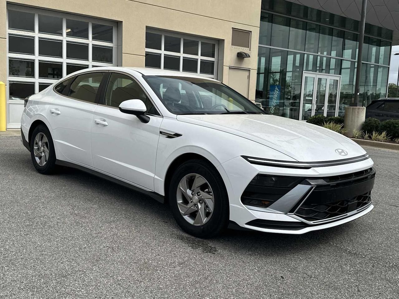 2026 Hyundai Sonata SE's photo