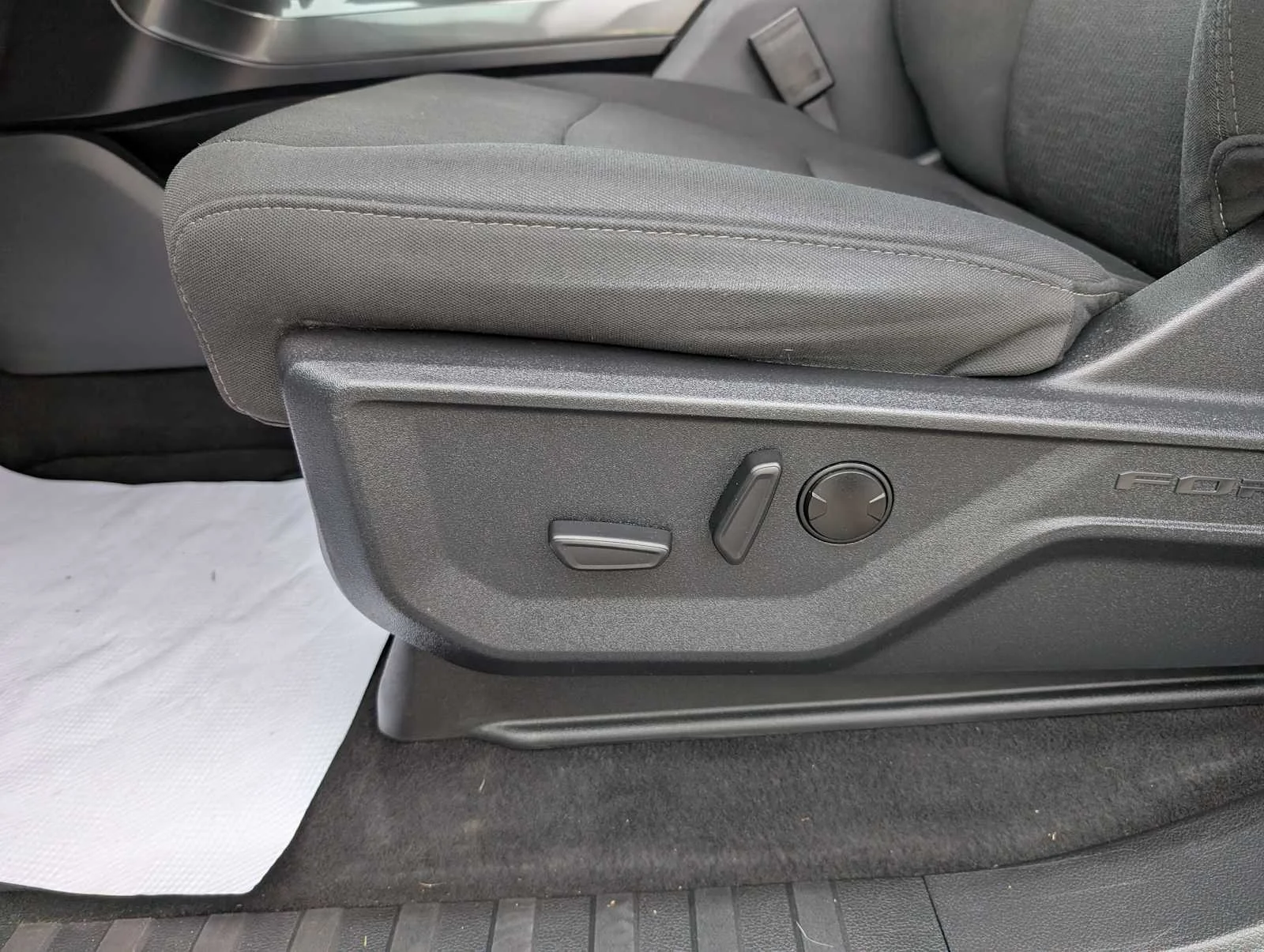 Used 2023 Oxford White Ford XLT image 41