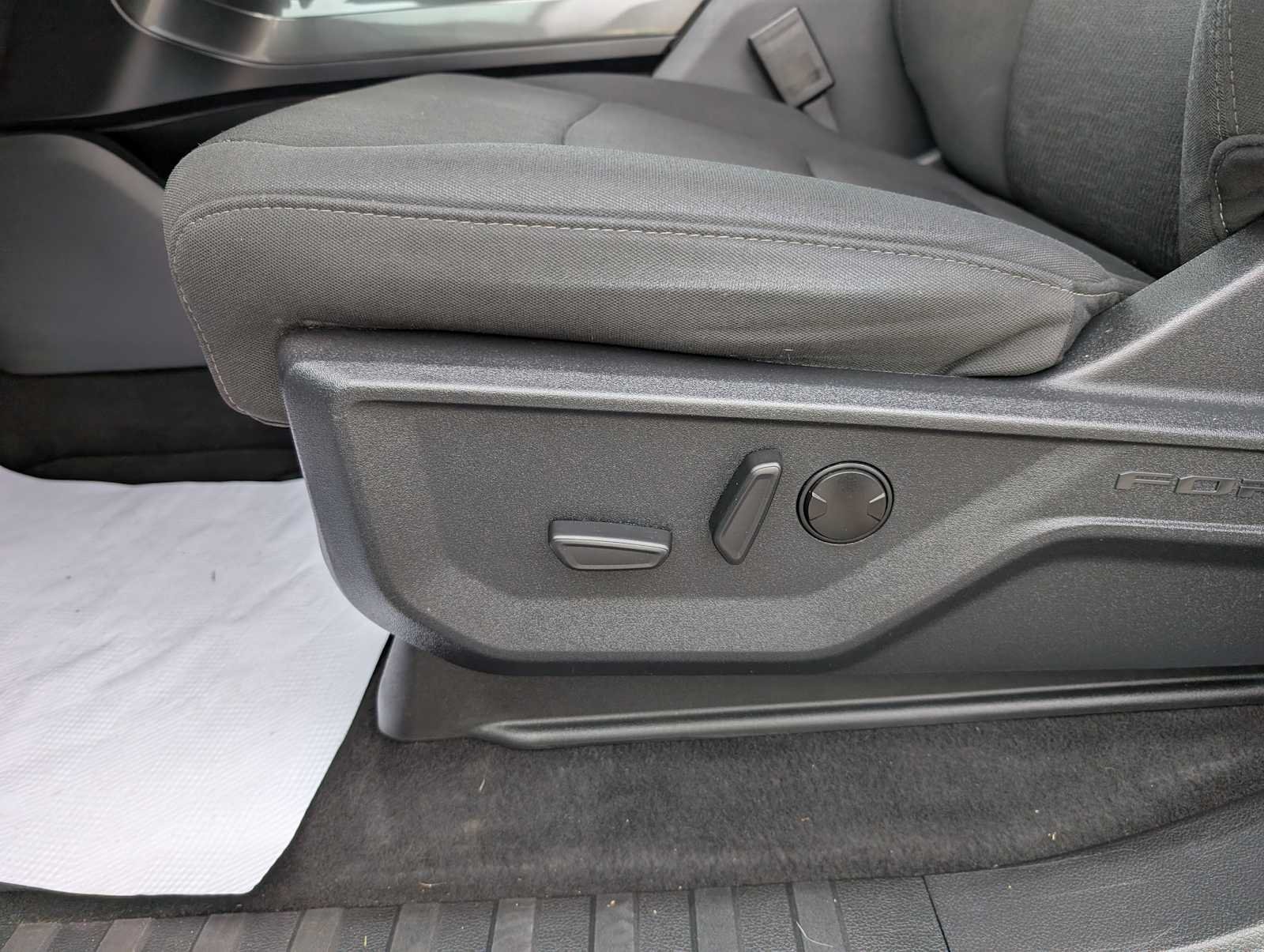 Used 2023 Oxford White Ford XLT image 41