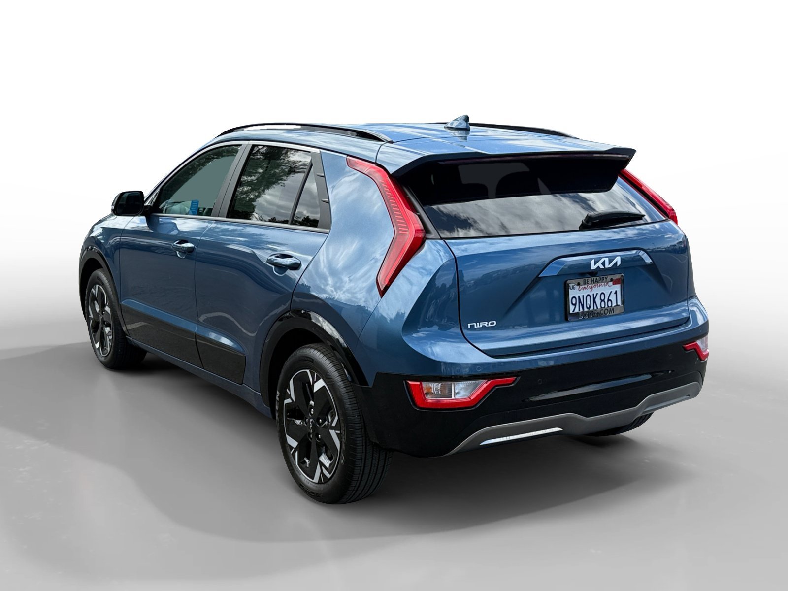 Used 2024 Mineral Blue Kia Wind image 3