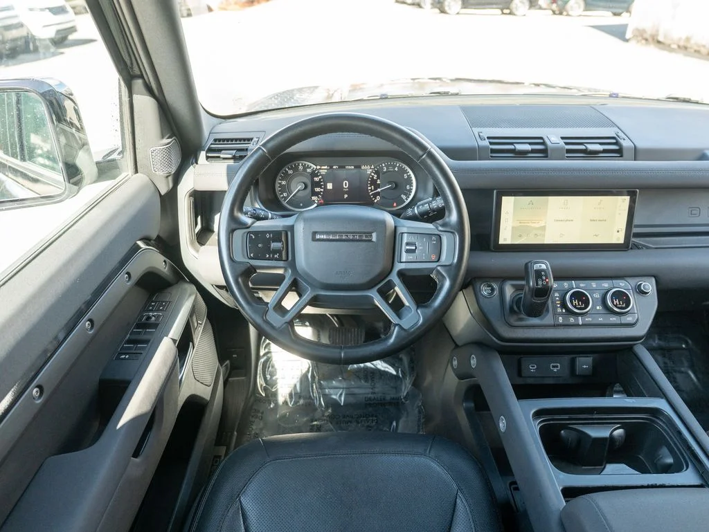 Used 2023 Black Land Rover X-Dynamic SE image 13