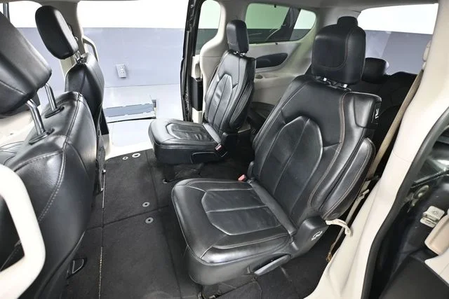 Used 2020 Gray Chrysler Touring L image 27