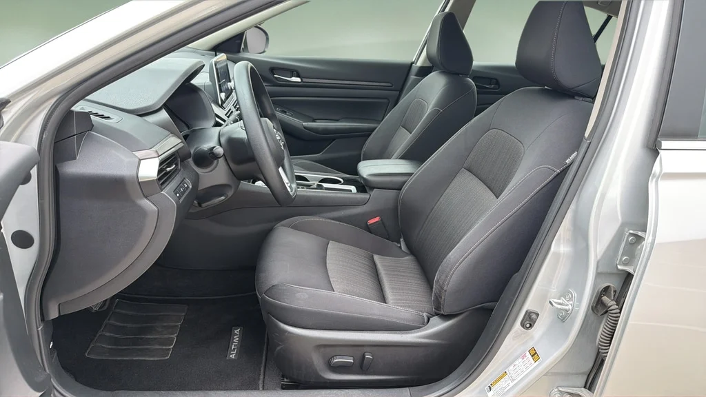 Used 2024 Brilliant Silver Nissan 2.5 SV image 19