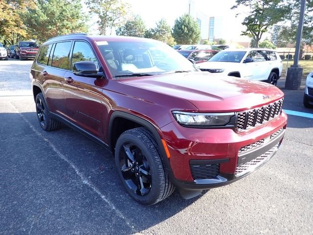 New 2025 Velvet Red Pearl-Coat Exterior Paint Jeep Altitude X image 9