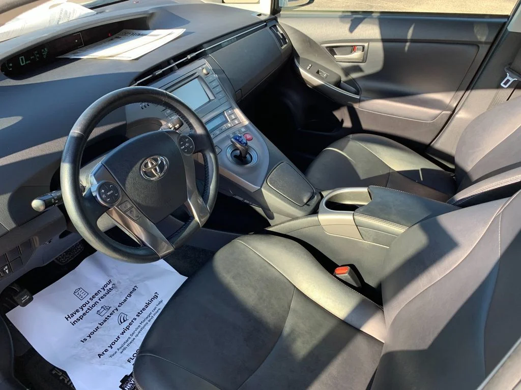 Used 2015 White Toyota Persona Series Special Edition image 11