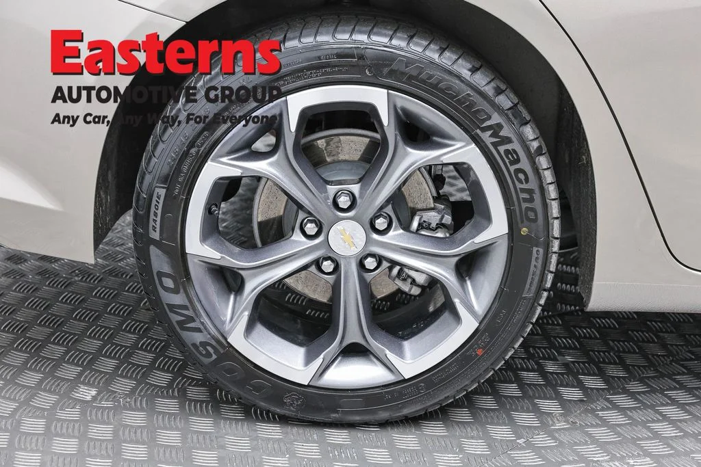 Used 2024 Gray Chevrolet LT image 30