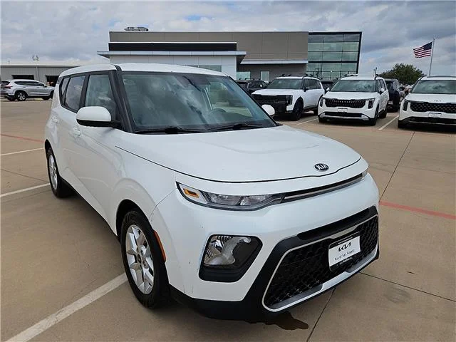 Used 2021 White KIA S (IVT) image 5