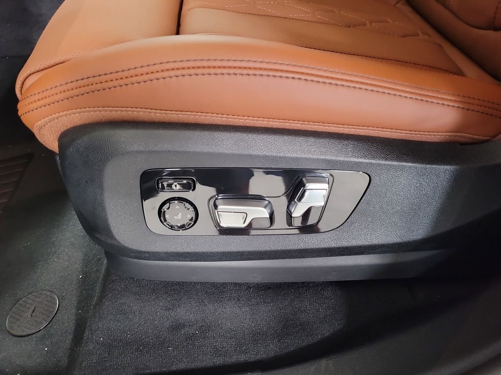 New 2026 Black Sapphire Metallic BMW M60i image 15