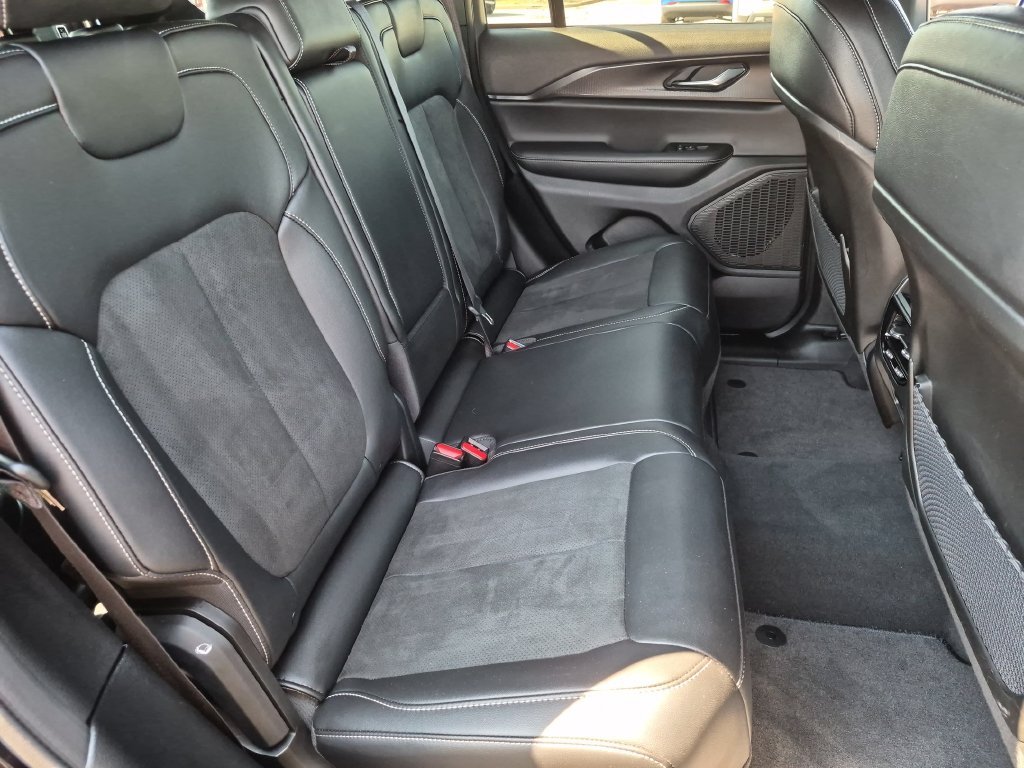 Used 2025 Black Jeep Altitude X image 25